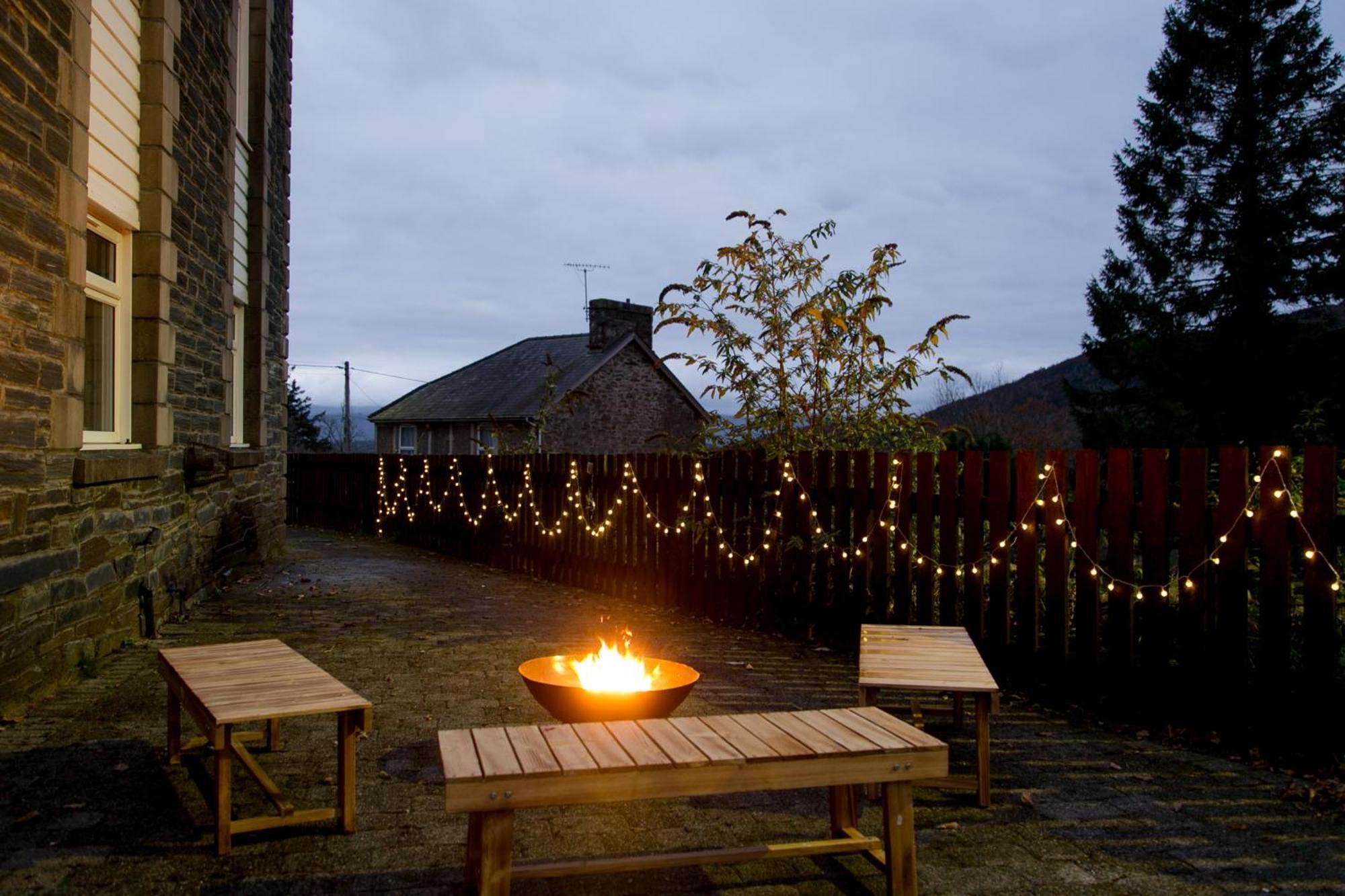 Luxury Home 10 Min To Snowdonia Football Table Tremadog Exterior photo