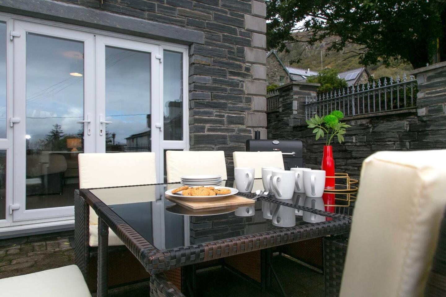 Luxury Home 10 Min To Snowdonia Football Table Tremadog Exterior photo